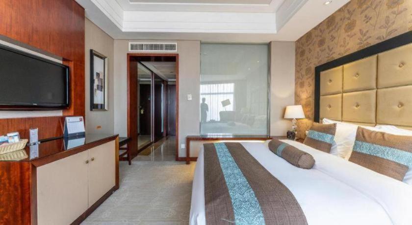 Xinhua Jianguo Hotel 19/48