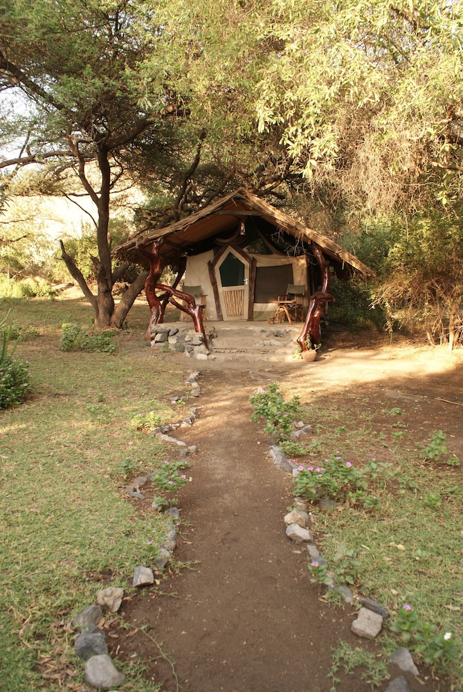 LAKE NATRON TENTED CAMP 14/17