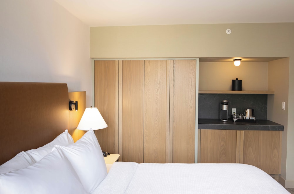 Woodland, Renovated, King Bed, Balcony