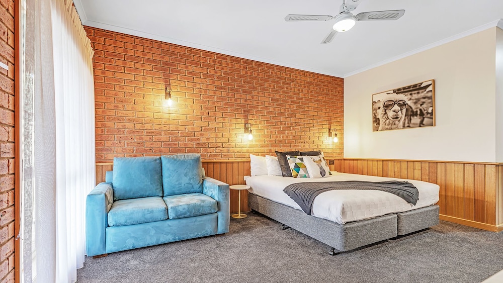 Family, Queen and Twin Beds, Kitchenette