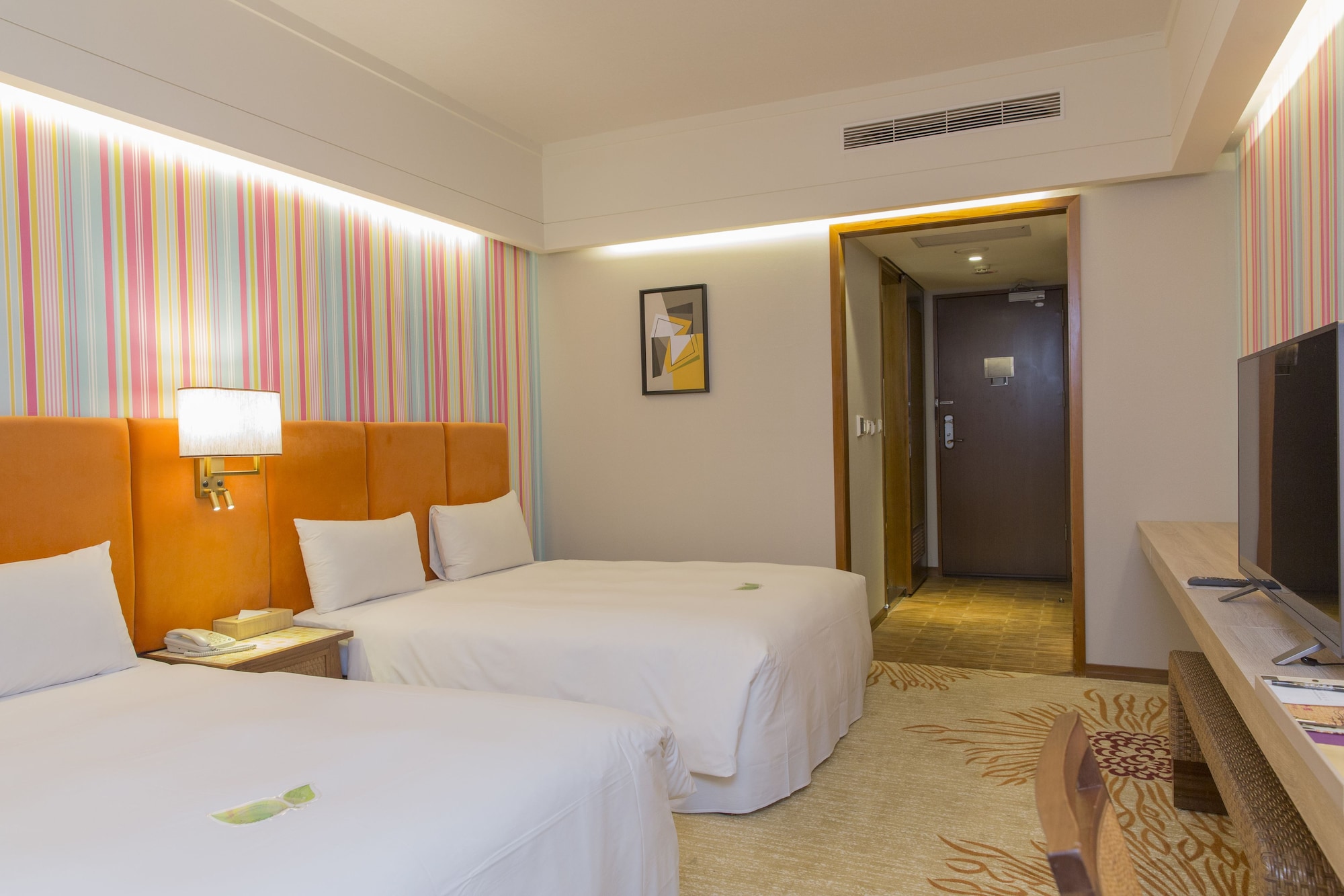 DELUXE, TWIN BEDS