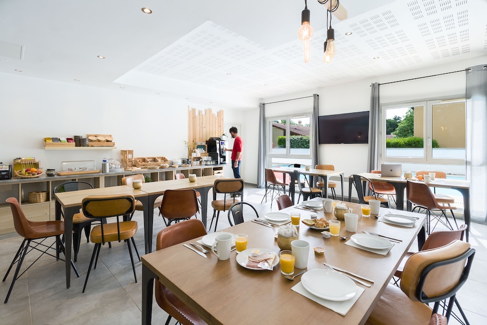 restaurant cafeteria
