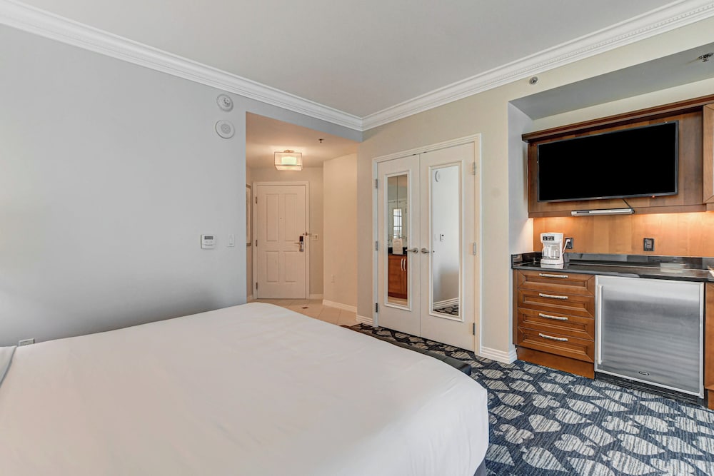 Renovated, Studio, King Bed, Strip View, Sofa
