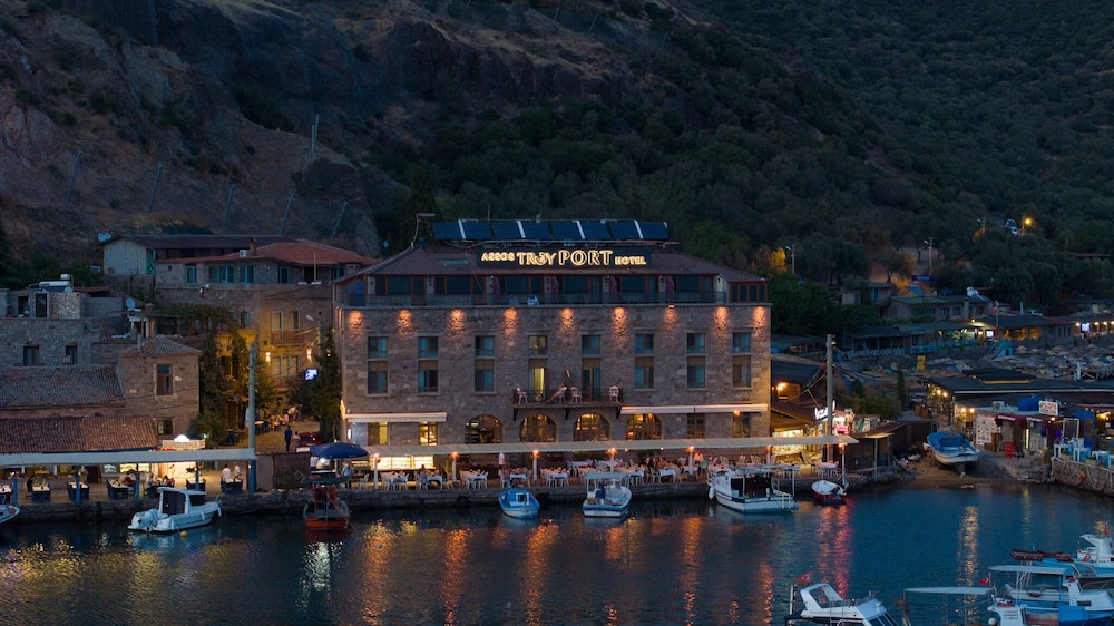 Assos Troy Port Hotel 2/47