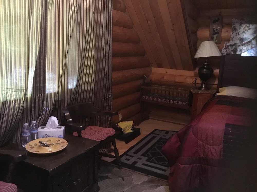 Redwood Log Cabin 8/12