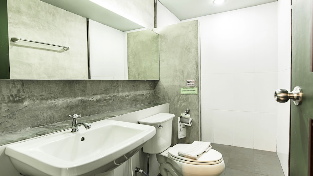 B2 Green Boutique & Budget Hotel 24/62