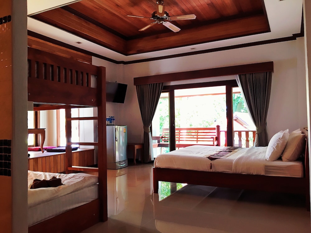 Blue Diamond Resort 28/73