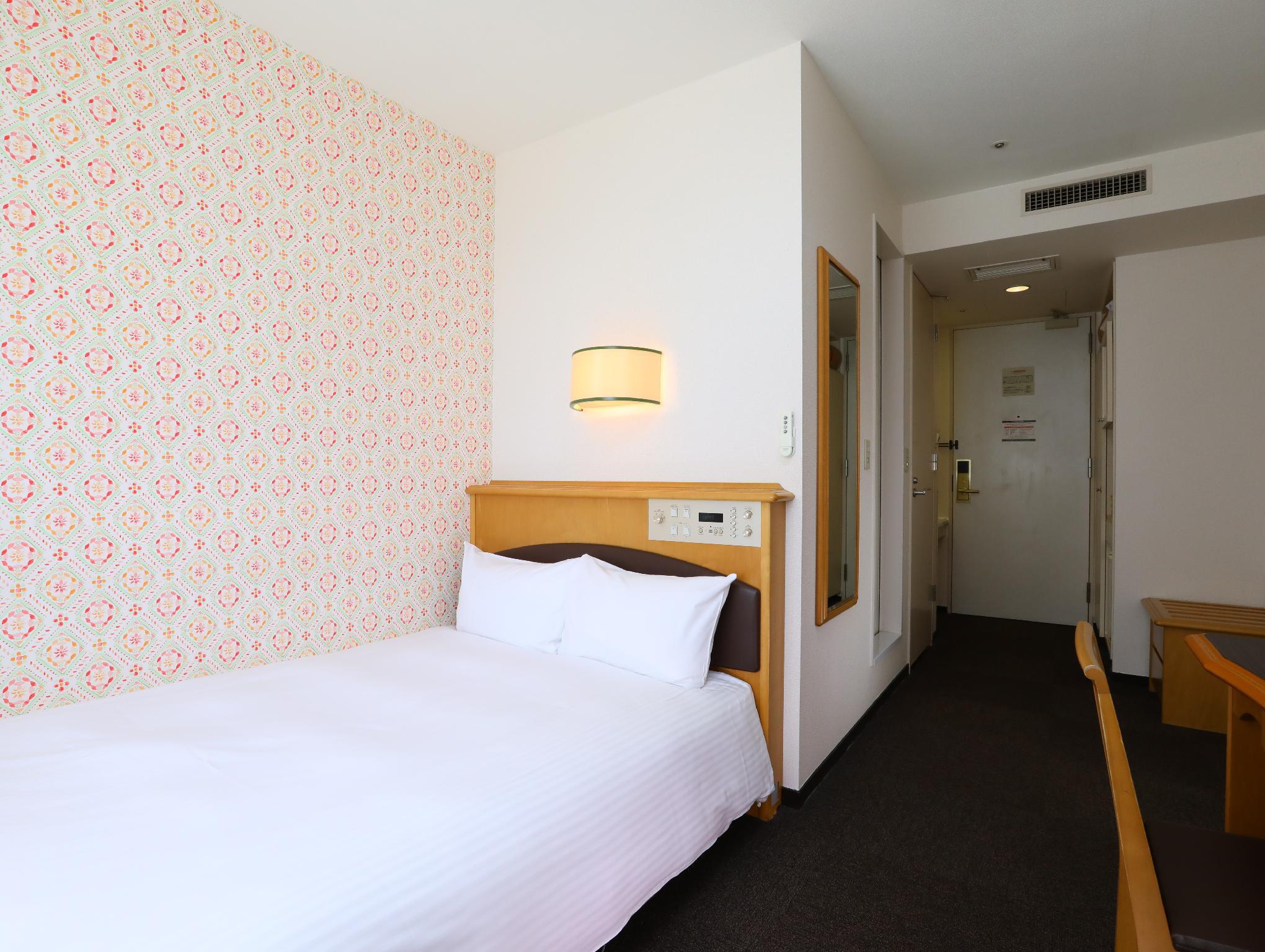 Semi Room, Semi Double Bed, Smoking