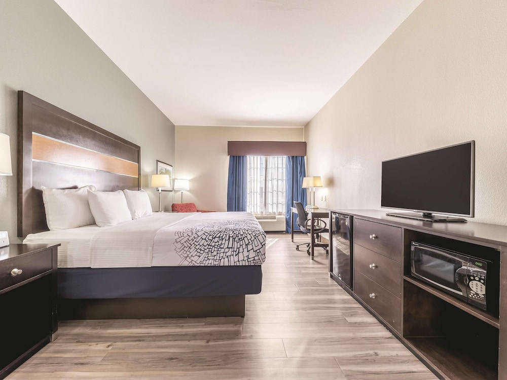 La Quinta Inn & Suites by Wyndham Tulsa - Catoosa Route 66 8/36