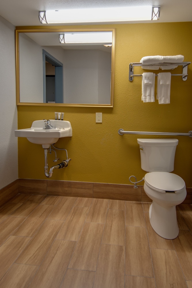 Americas Best Value Inn Hayward 39/57