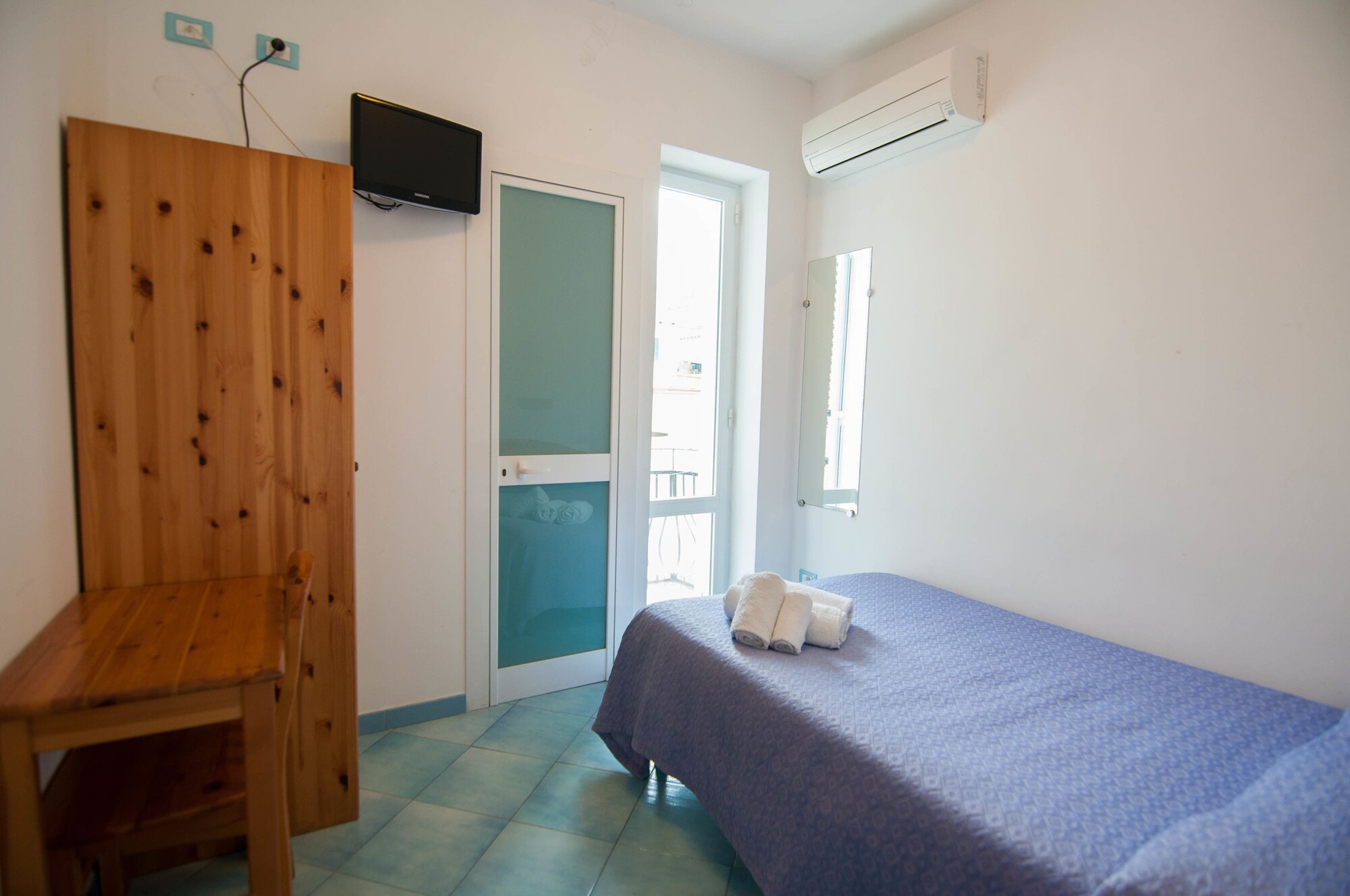 ROOM, SINGLE, SINGLE BED