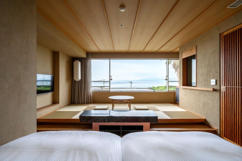 JAPANESE, TWIN BEDS