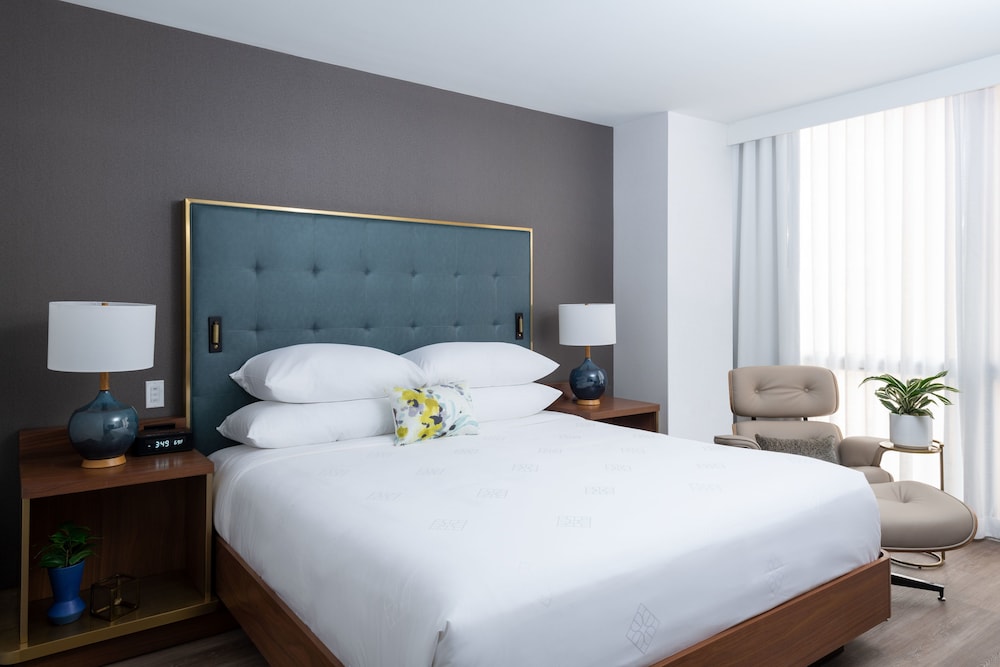 Le Meridien Essex Chicago 19/50