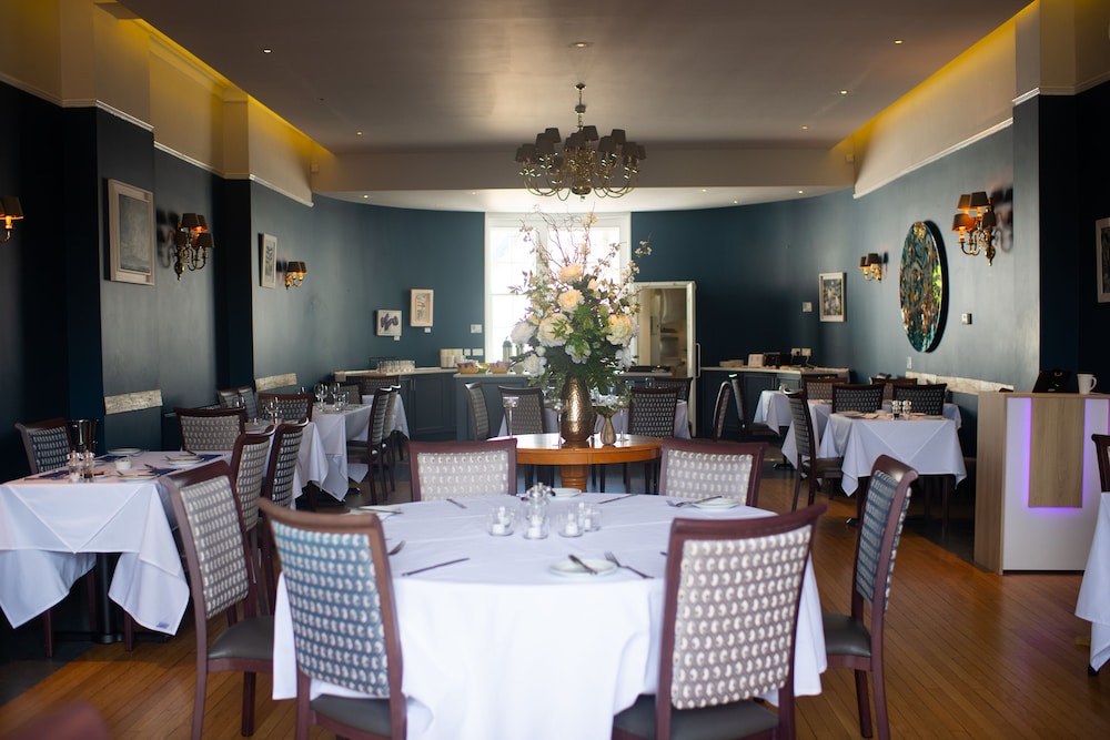 THE MANOR HOTEL 46/71