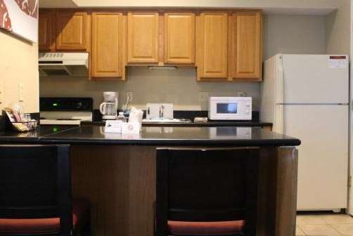 Hawthorn Suites By Wyndham Wichita East 31/35