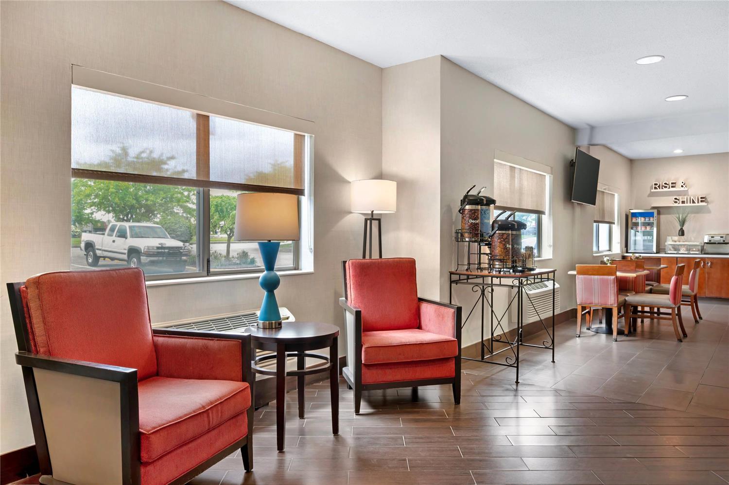 Comfort Inn & Suites North Greenfield 14/21