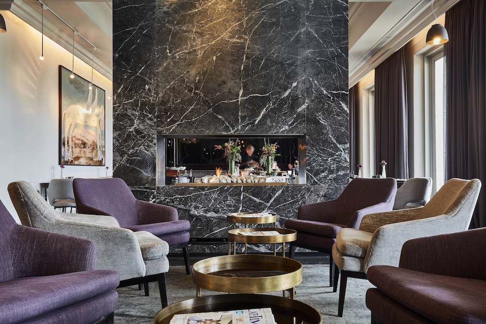 Queen Victoria Hotel & Manor House 42/70
