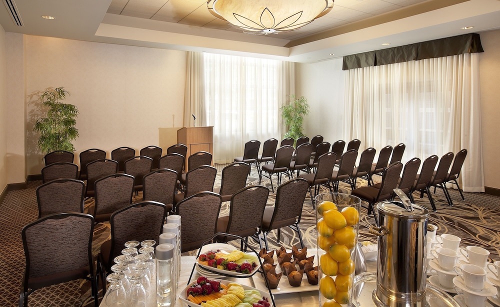 DoubleTree Suites by Hilton Austin Downtown Capitol 63/69