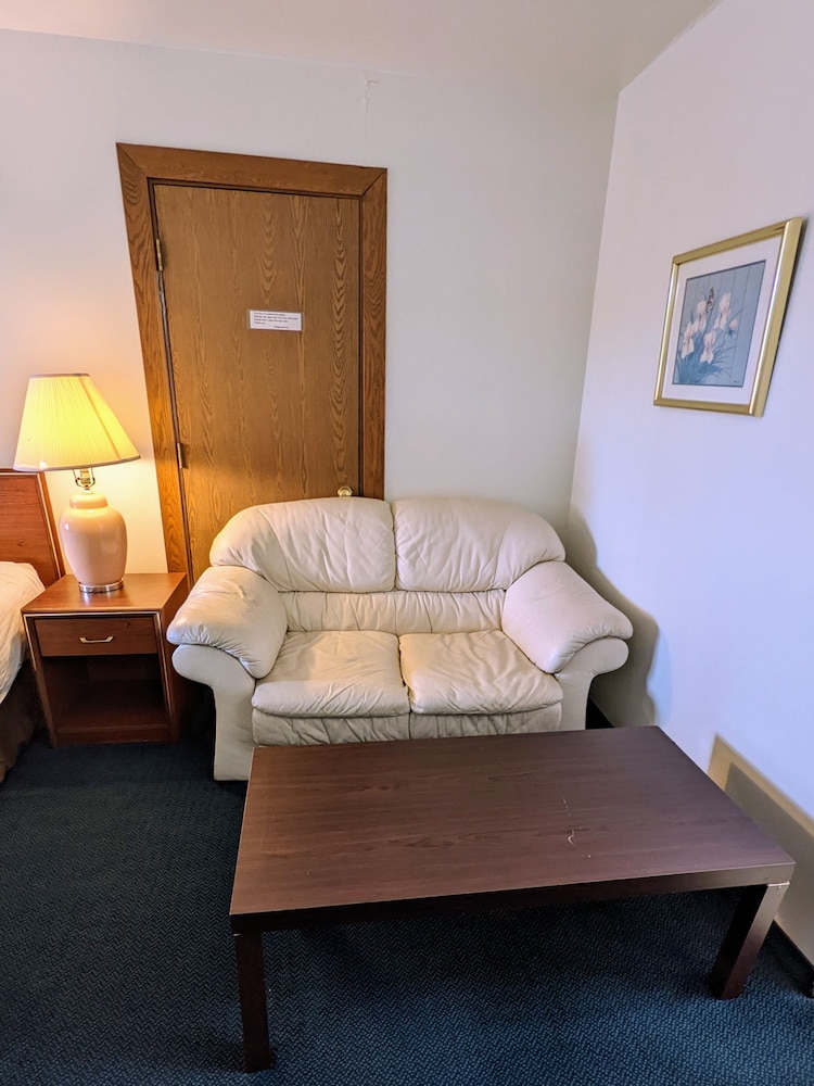 Fairground Inn Monroe WA 28/50