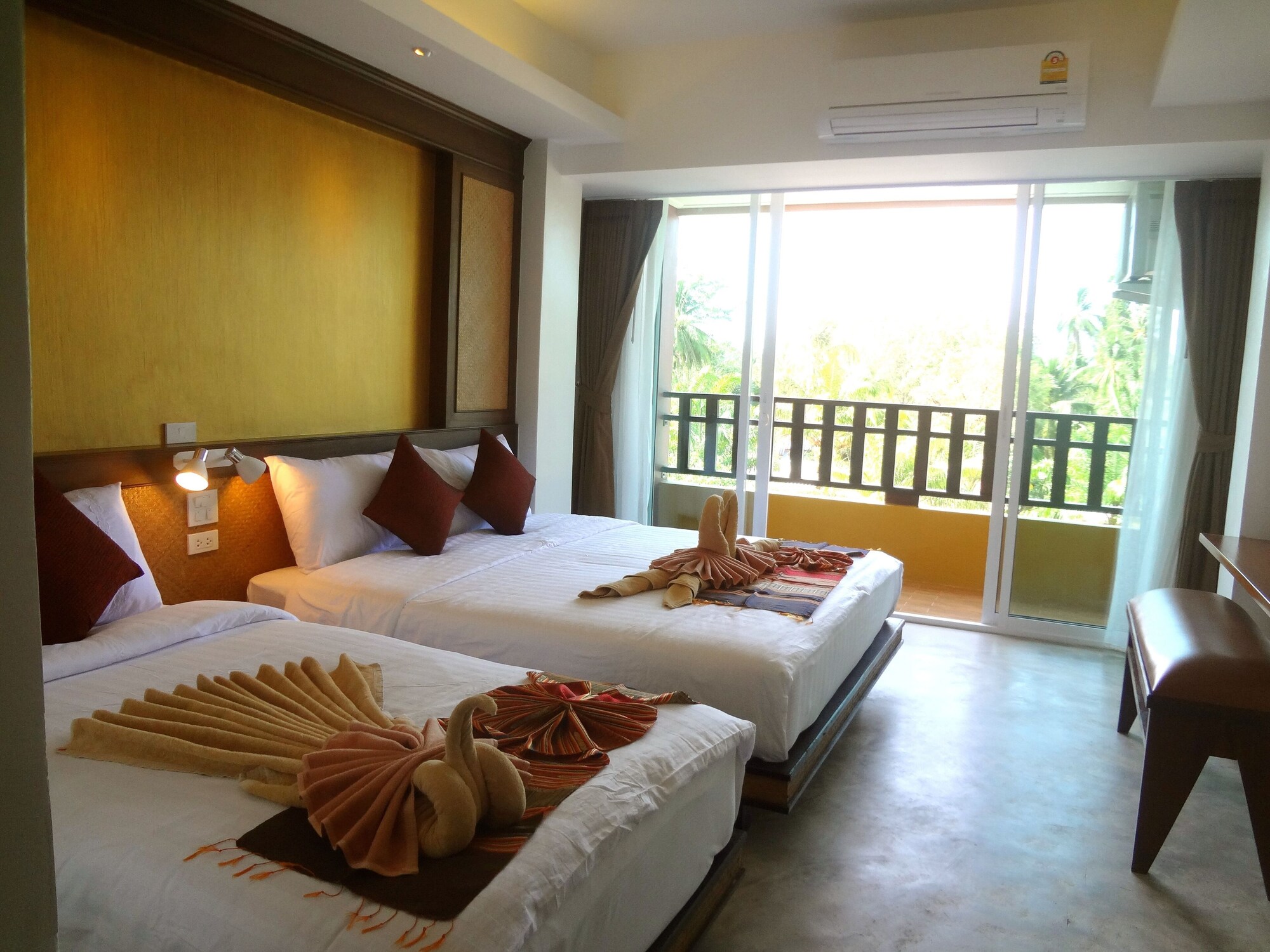 ROOM, TRIPLE