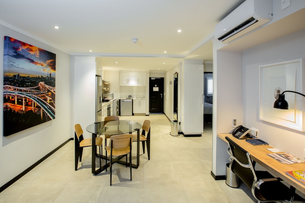 Max Executive Apartments 54/72