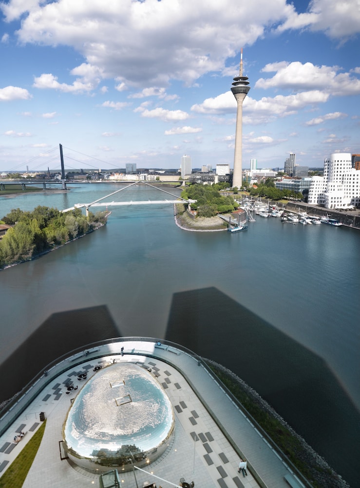 Hyatt Regency Dusseldorf 71/73