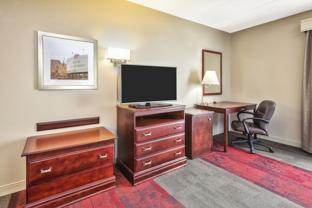 Hampton Inn Suites Madison West 43/48