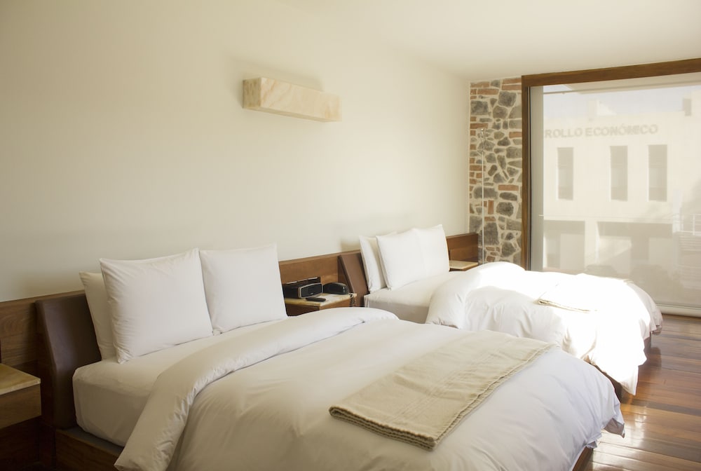 room, 2 queen beds