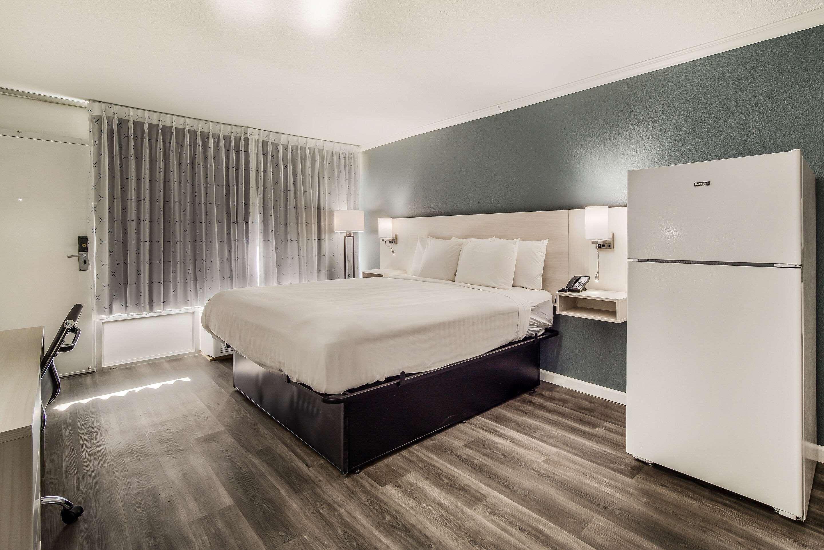 SUITE, 1 KING AND 2 QUEEN BEDS