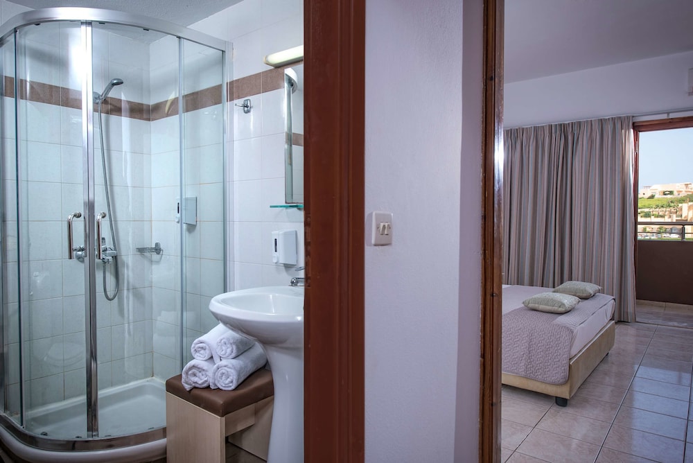 Blue Bay Resort Hotel 34/35