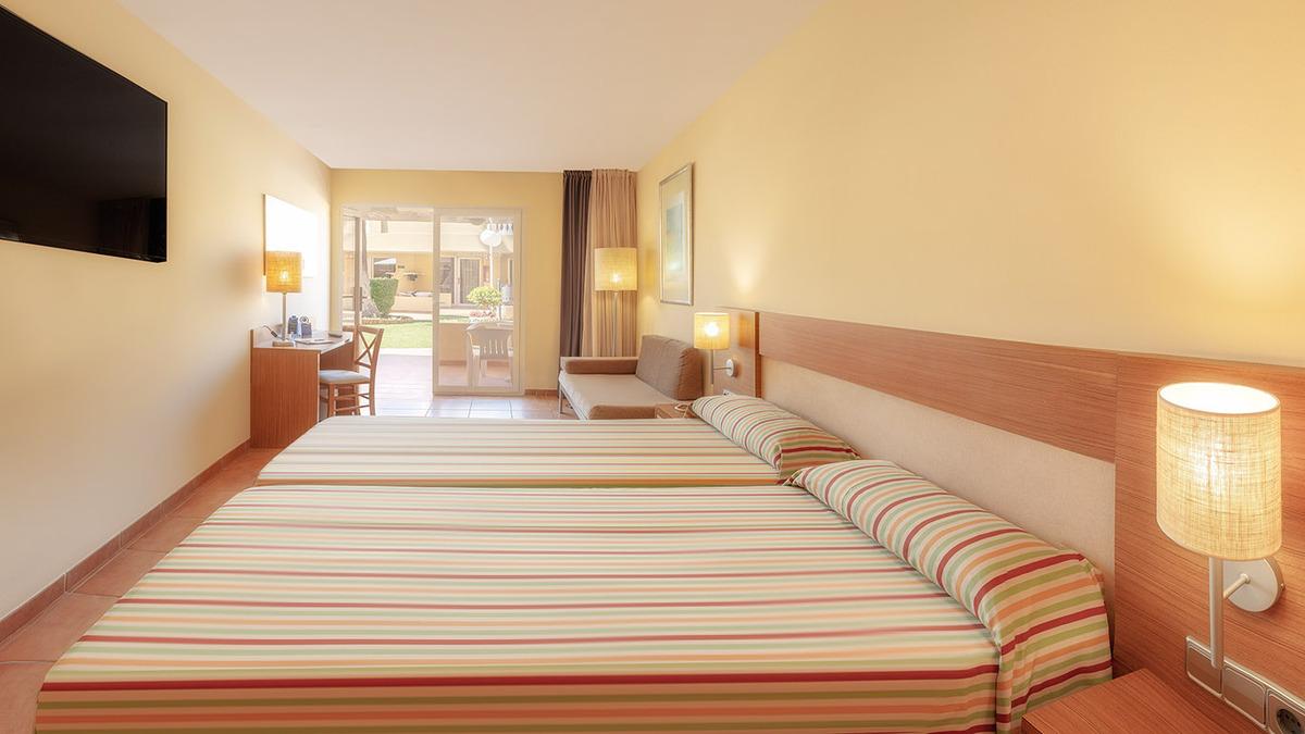 Standard, Double Bed, Side Sea View, Balcony or Terrace