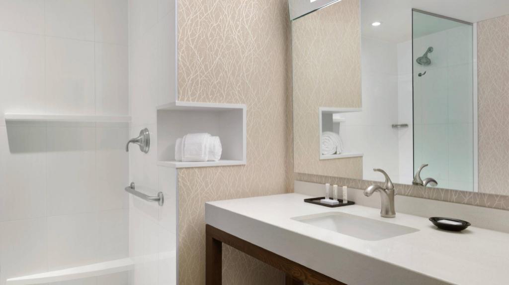 غرفة بسريرين كوين مع أريكة، Courtyard Toronto Mississauga West 3/4