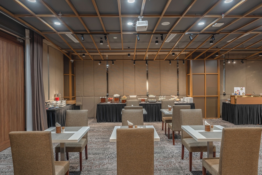 Kin Hotel Thai Van Lung 43/50