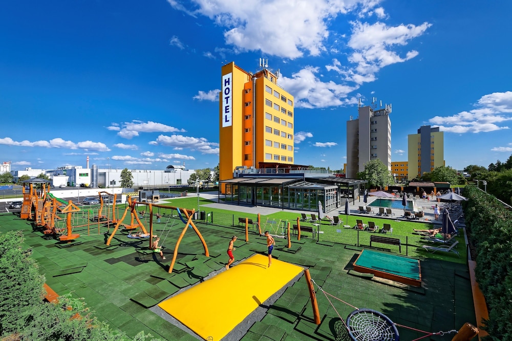 Hotel Aura Design & Garden Pool 56/67