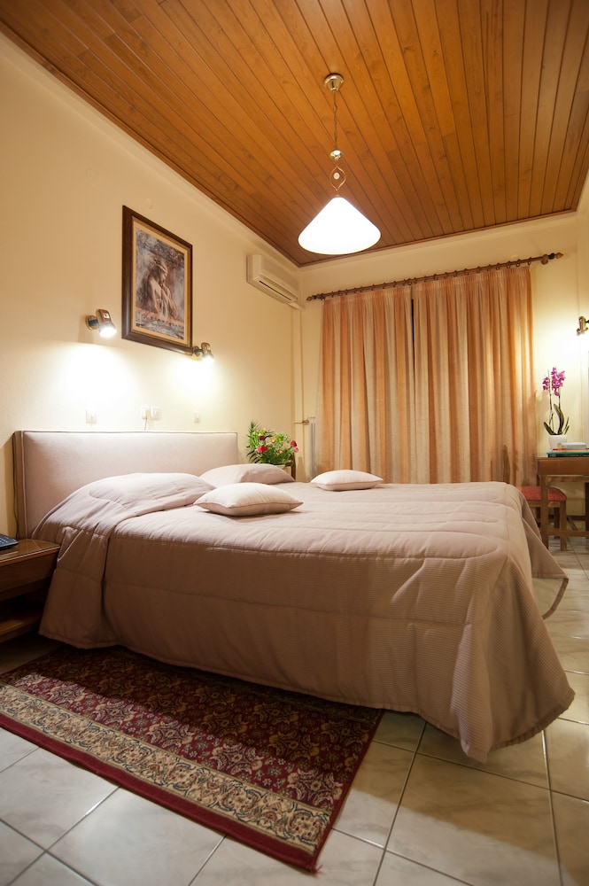 Hotel Hermes Delphi 7/33