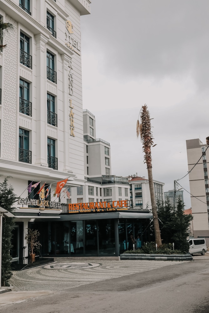 Grand Lark Otel 46/50