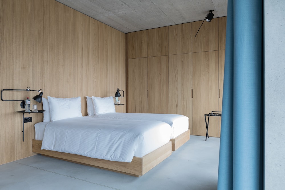 Placid Hotel Zurich 12/69
