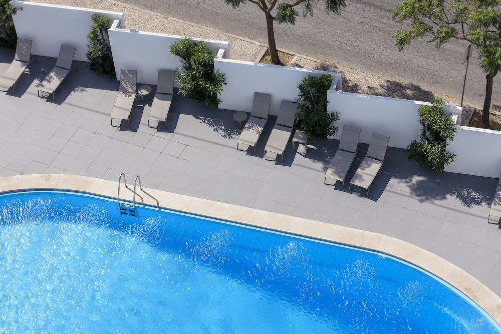 Carcavelos Beach Hotel 51/63