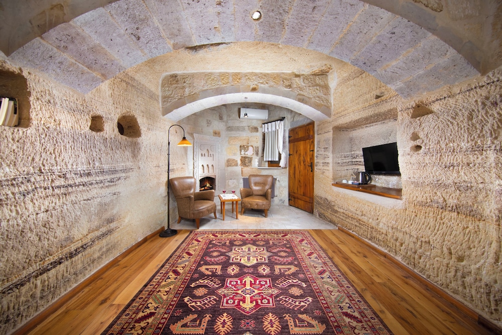 Terra Cave Hotel 5/50