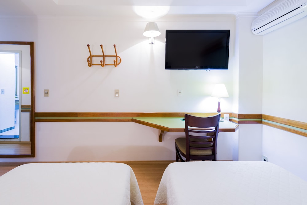 Bella Italia Hotel & Events 38/50