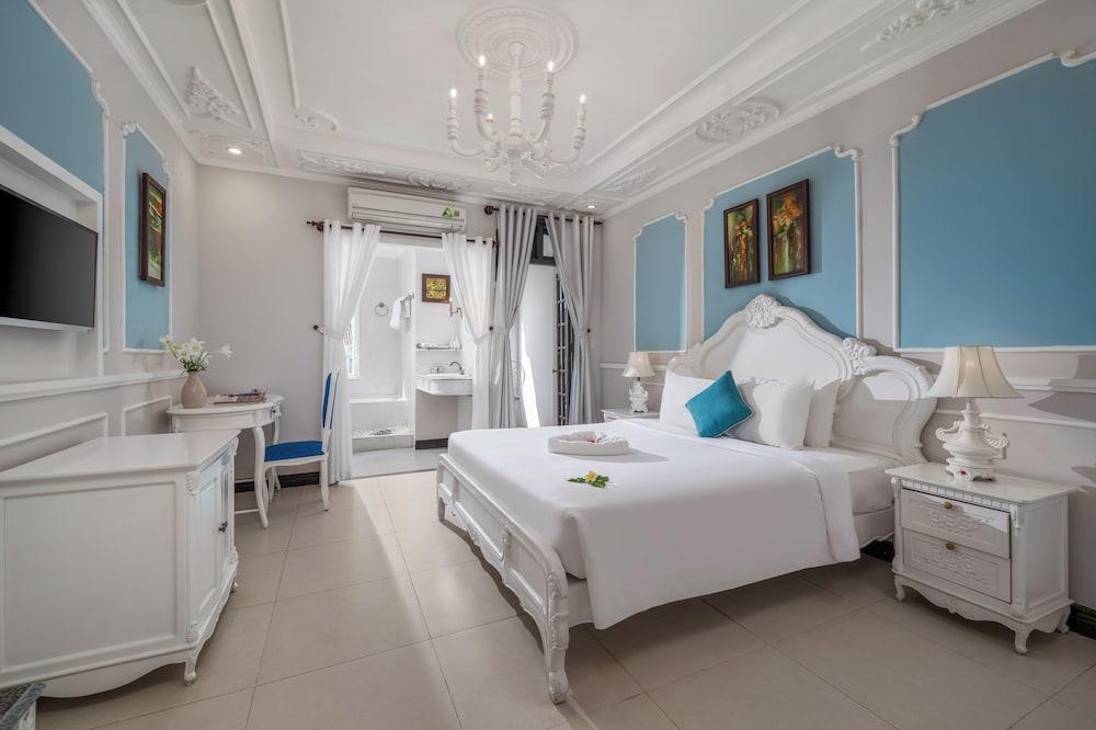 Family, Quadruple, Multiple Beds, Garden View, Bathtub