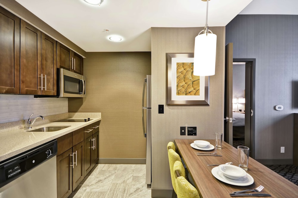 Homewood Suites by Hilton Warren Detroit 43/57