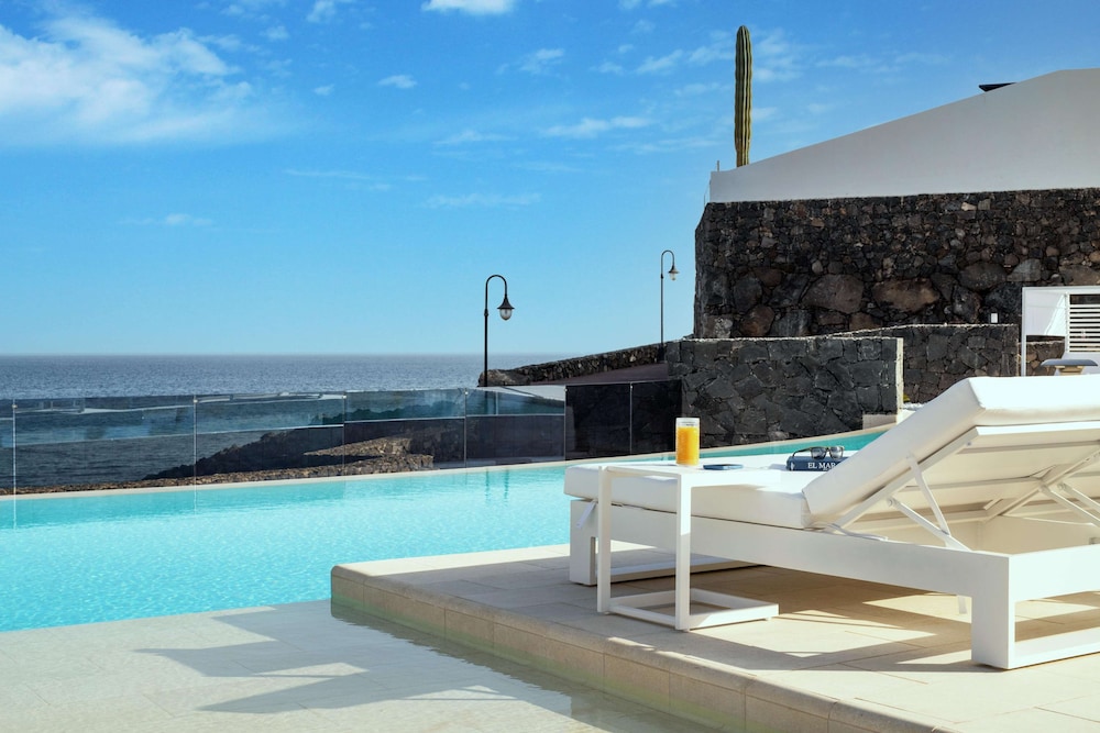 Royal Marina Suites Boutique Hotel 45/50