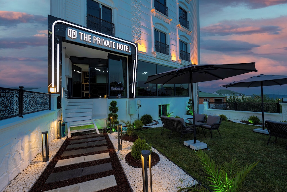 The Private Airport Hotel 46/50
