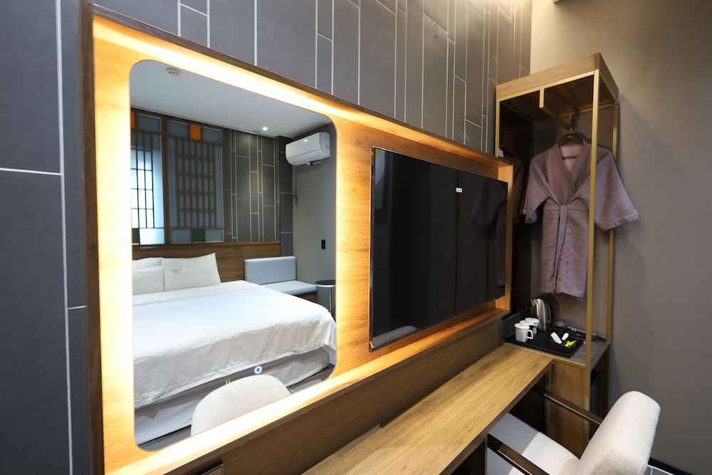 Hotel Almond Busan Station 41/47