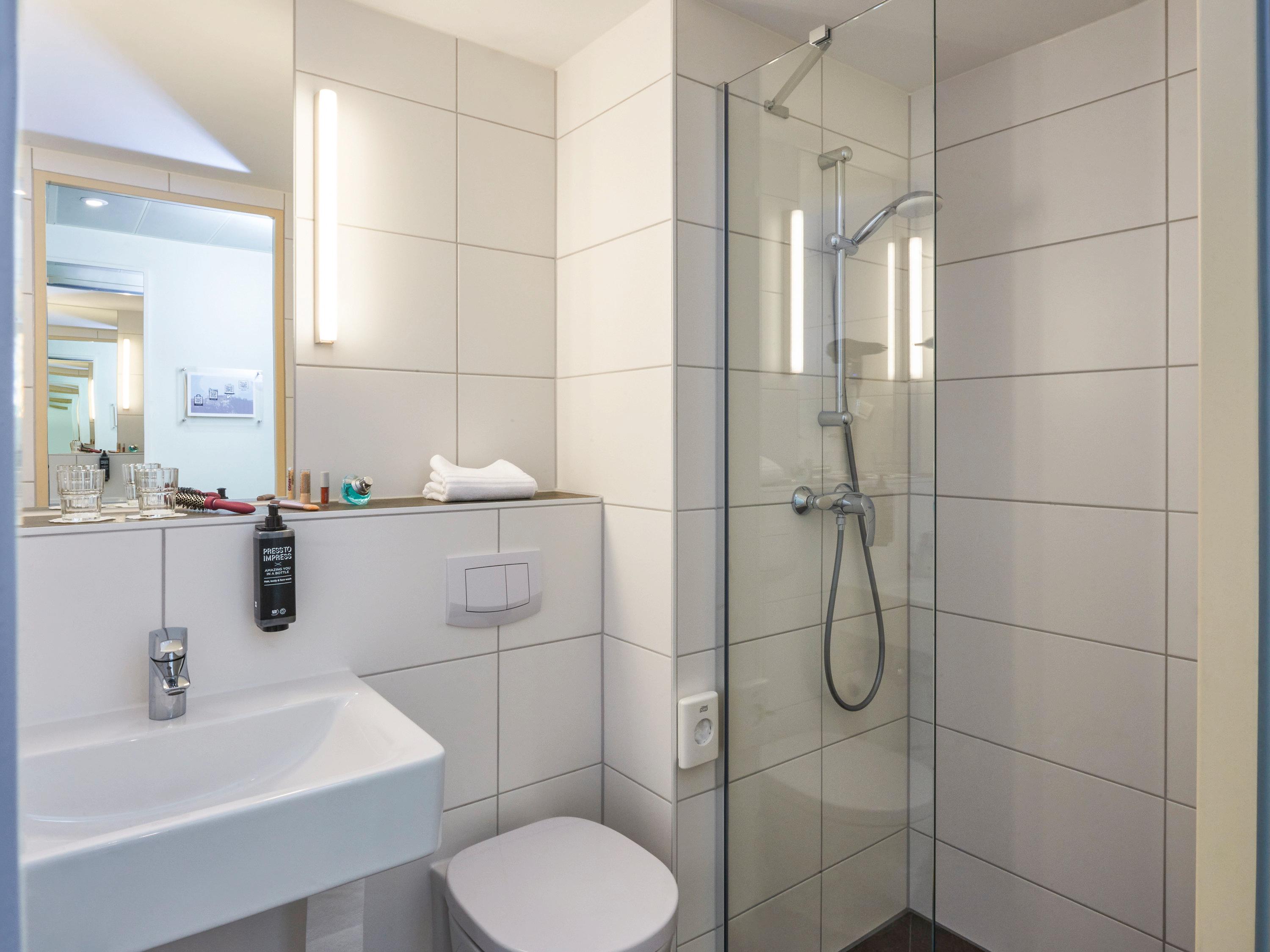 غرفة بسرير مزدوج لذوي الإعاقة، Ibis Budget Singen 7/9
