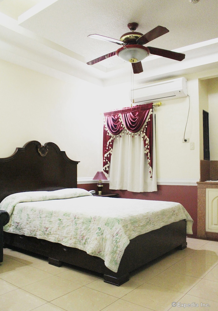 Kokomo's Suites Hotel 14/39