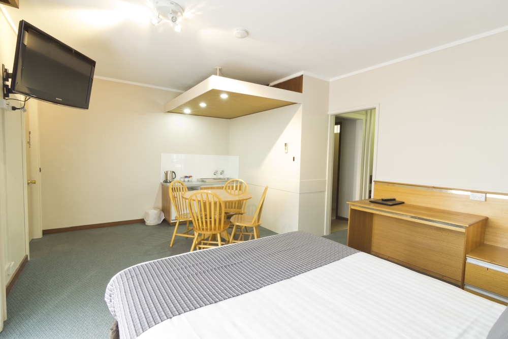 Commodore Regent Hotel 13/63