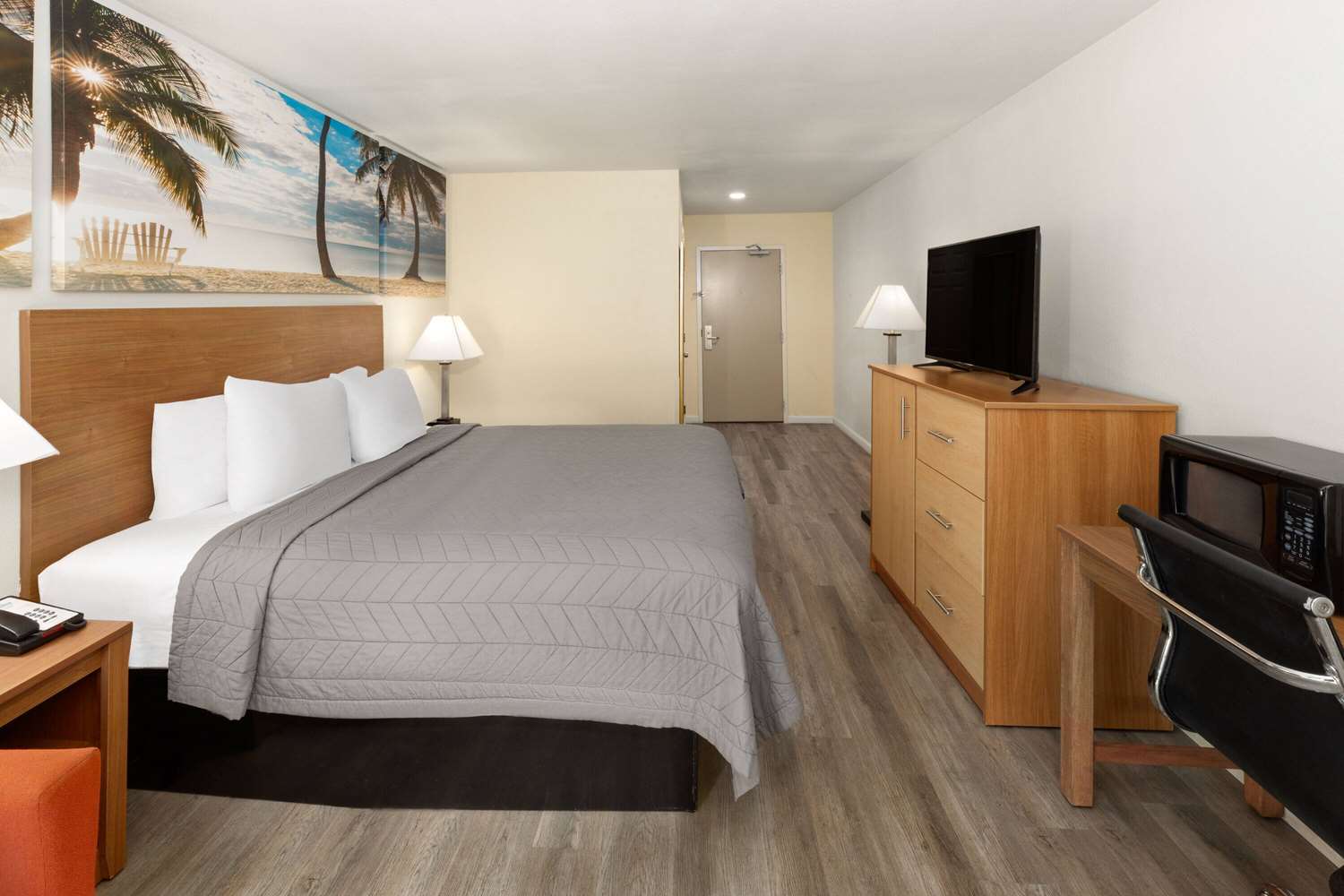 Days Inn By Wyndham Biloxi Beach 8/32