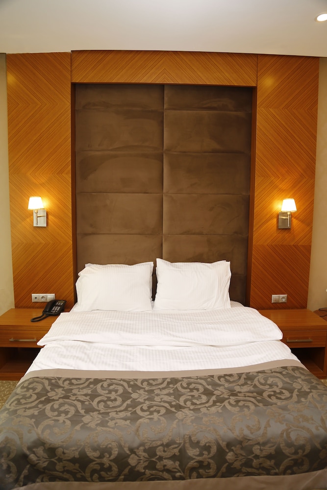 DELUXE, SUITE